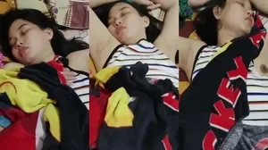 Tetangga Nekat Masuk Rumah Binor Lagi Tidur poster