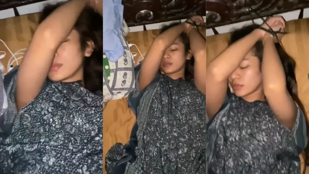 Bokep Terbaru - Jam 2 Lagi Enak Tidur Malah Dimasukin... poster