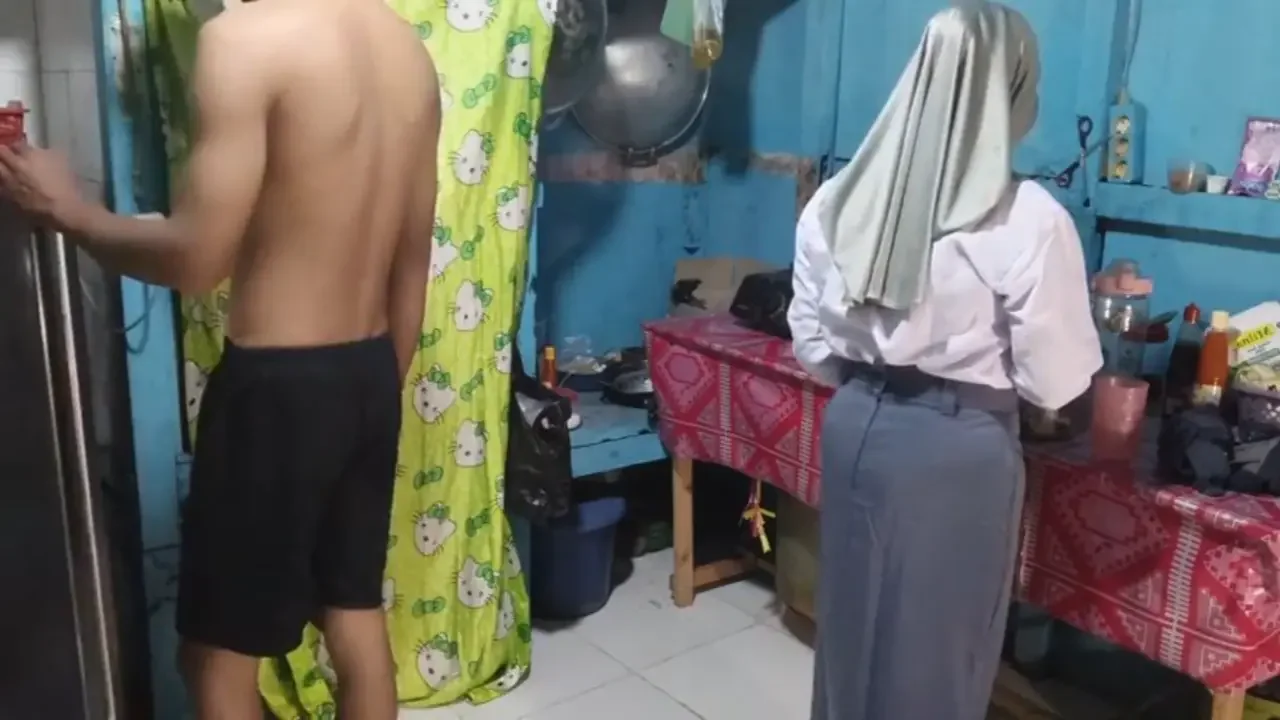 Bokep indo - maen sama keponakan yang baru pulang sekolah... poster